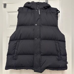 Black Aritzia Superpuff vest
